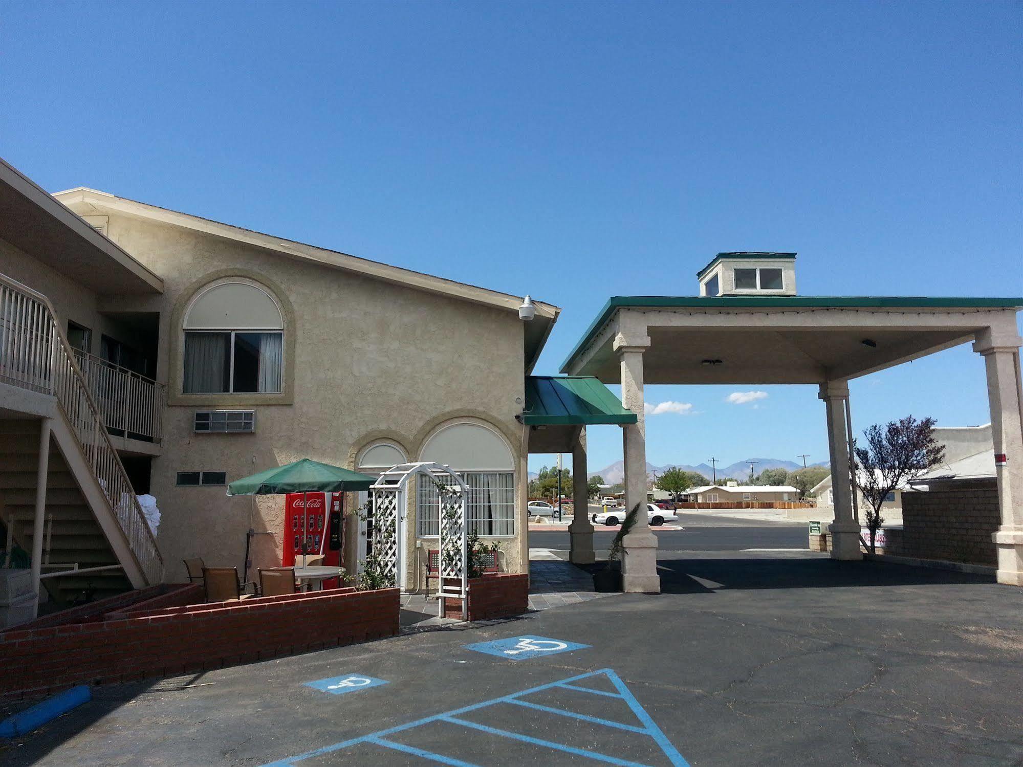 Super 8 By Wyndham Ridgecrest Motel Exterior foto